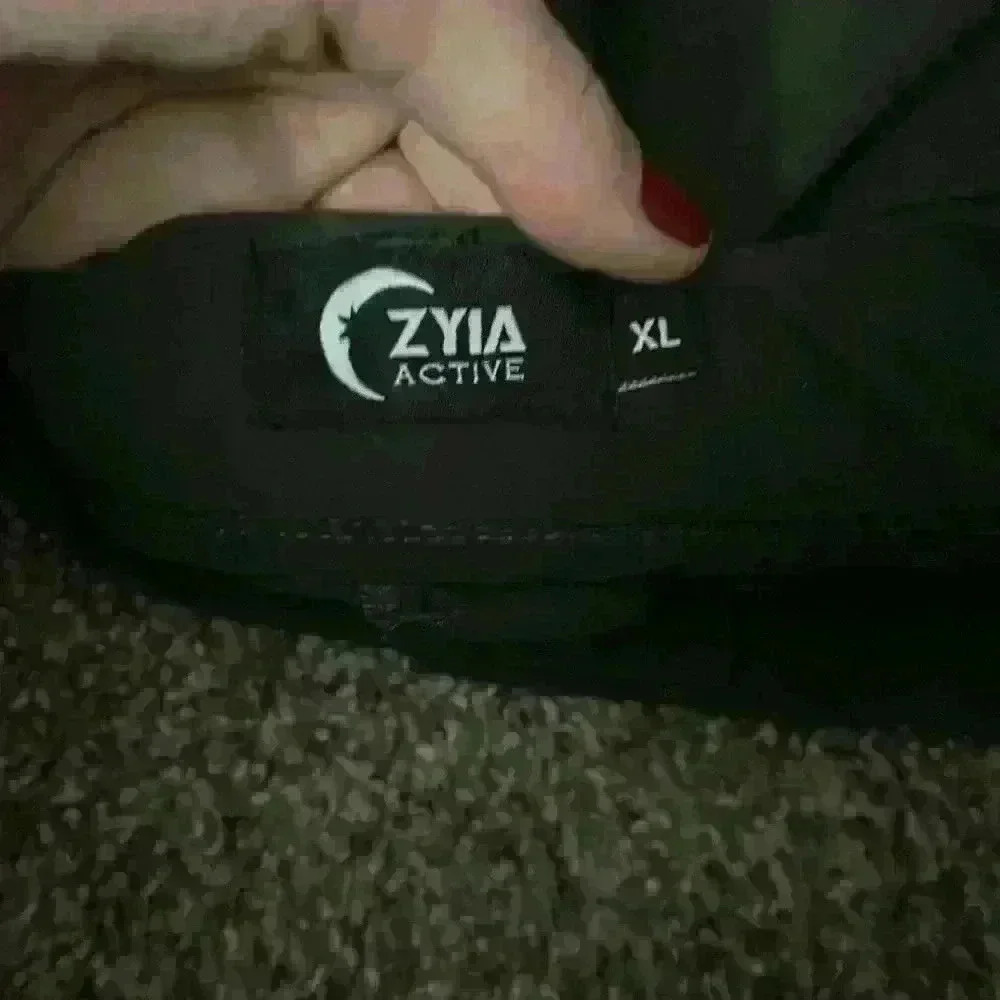 Women’s Zyia Green Shorts - Picture 2 of 3